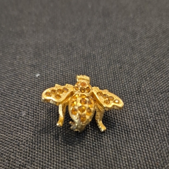 Joan Rivers Vintage Rhinestone And Gold Bee Brooch - Picture 3 of 5